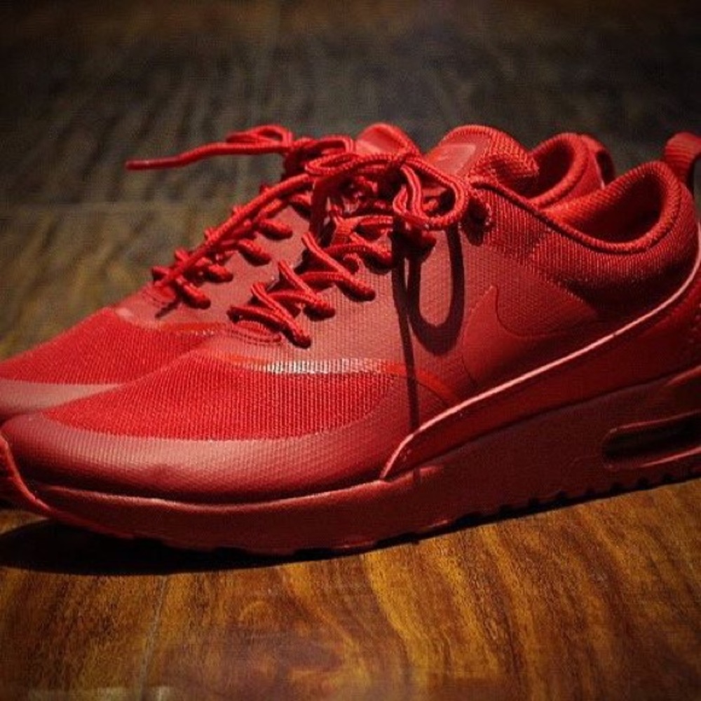 Nike Air Max Thea Triple Red Womens Running